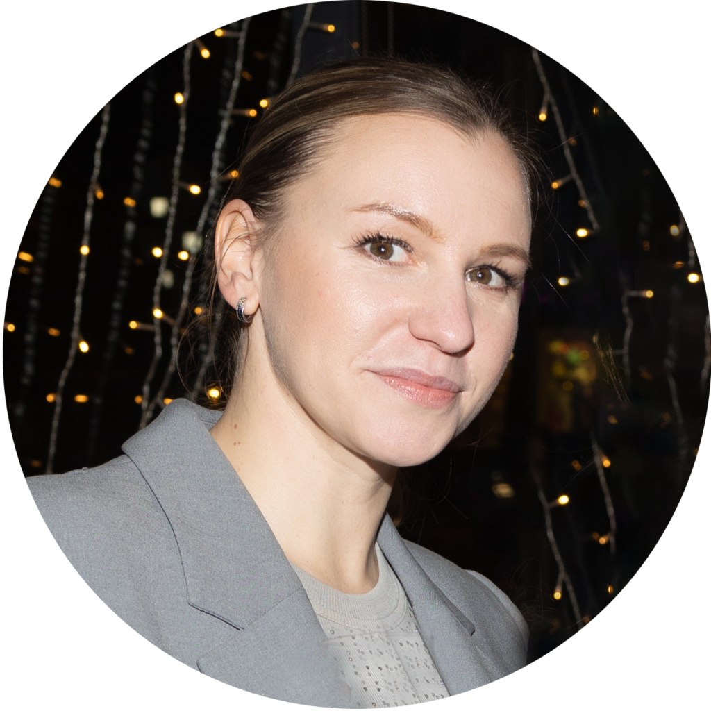 анна петрова.png